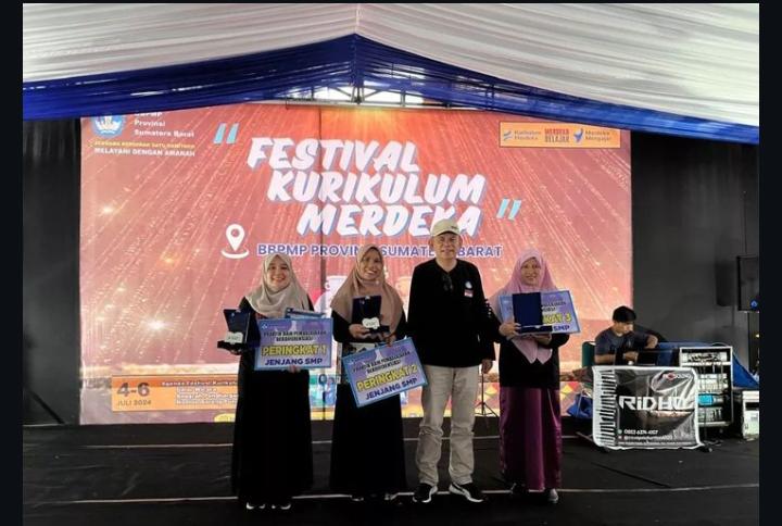 Juara 1 Jenjang SMP dalam Kegiatan Festival Kurikulum Merdeka (FKM)
